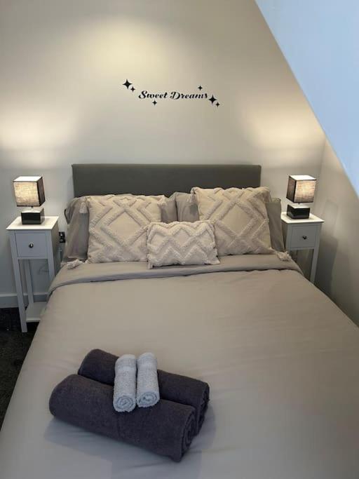 דירות לנדרינדוד וולס Rock Park Penthouse מראה חיצוני תמונה